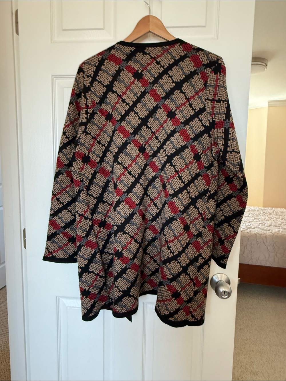 PENDLETON Black, Red & Tan 100 Merino Wool Patterned Long Button Cardigan Jacket - Picture 6 of 7